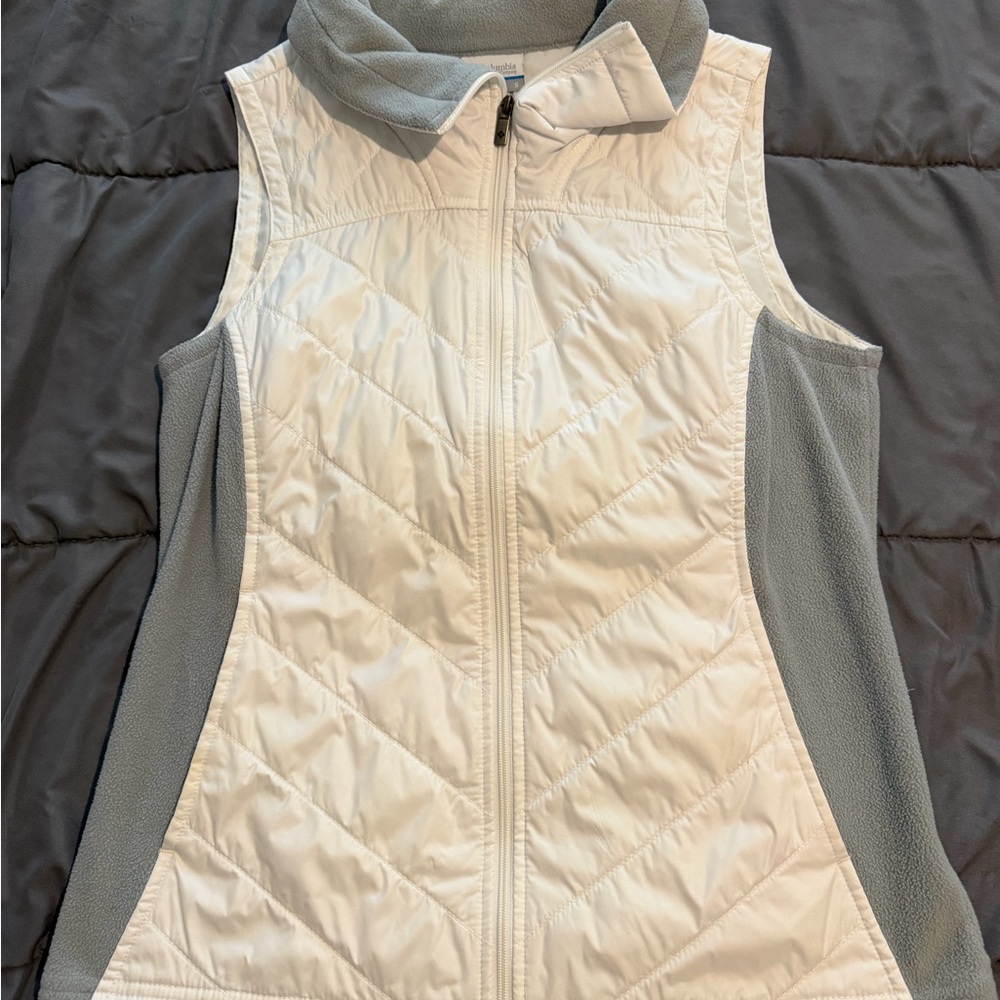 Columbia Women's Quilted Vest - White and Gray